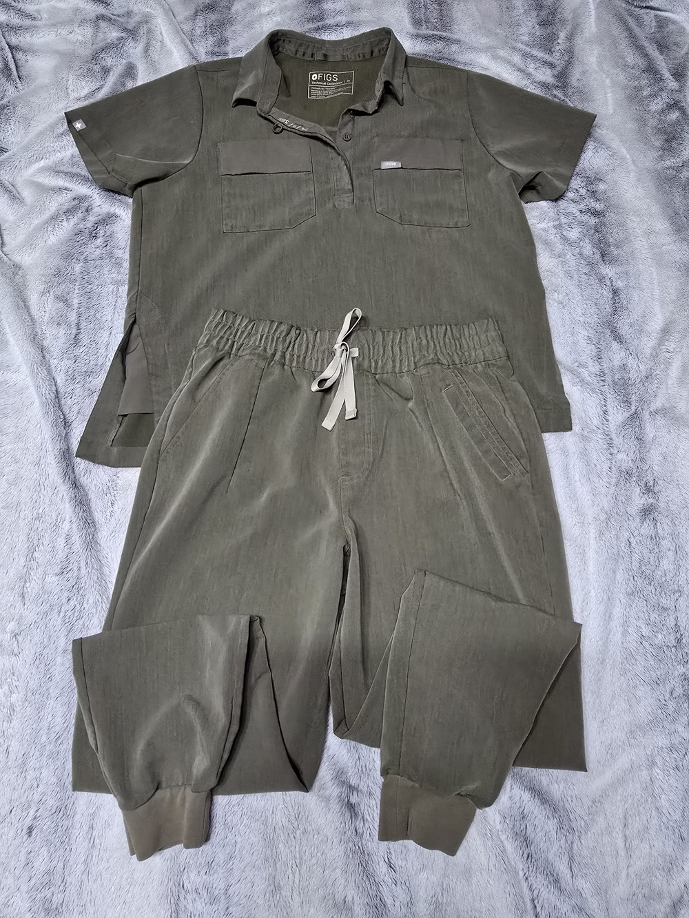 FIGS Women's Heather Olive Green Jogger Scrub Set